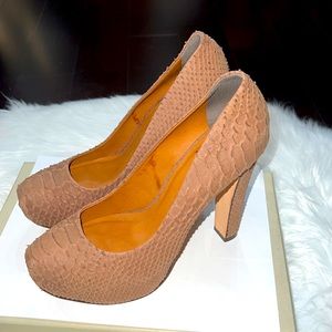 Pour la Victoire textured pumps